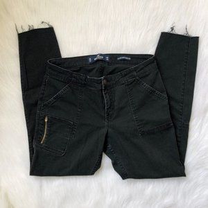 black cropped cargo style jeans hollister